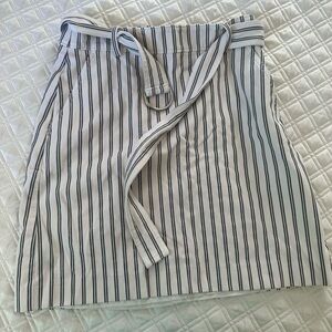 Ann Taylor mini skirt with belt size 4 white and grey vertical pin stripes.